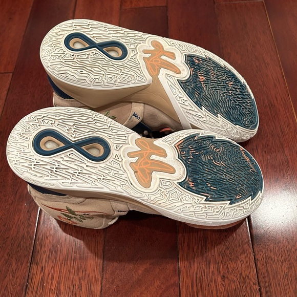 NIKE KYRIE Infinity Mother Nature Father Time EP8 Floral Men Basketball Sz 10.5 - Picture 7 of 8